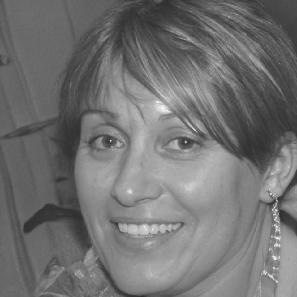 María González, analista financiera senior